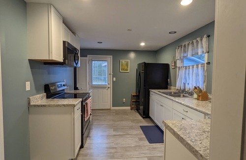 Springfield Cabaña | Enjoyable cottage with AC in charming Springfield
