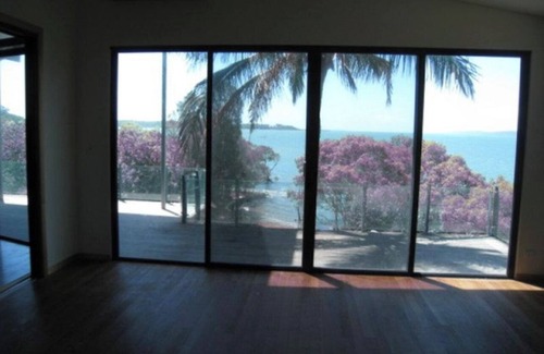 Brisbane Waterfront Casa | Enjoyable house with AC in Russell Island - 3 bedrooms, access to the water.