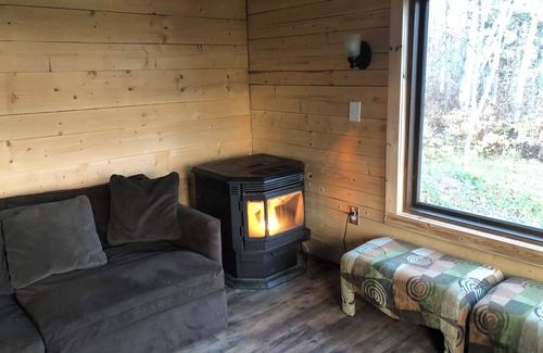 Van Buren Cabina | Enjoyable, one bedroom, off grid cabin on the Saint John River