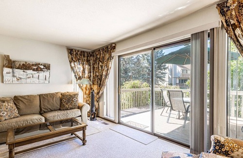 Park Meadows Condominio | Enjoyable Park City rental-5 minute walk to the PCMARC center on the free city s