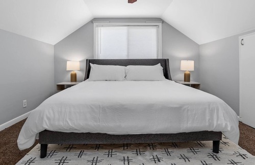 Madison Heights Casa | Enjoyable Stay for Families and Friends by Detroit