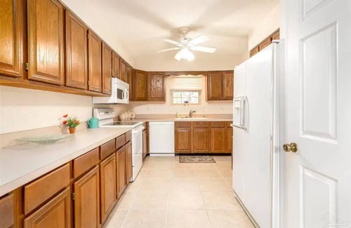 Northeast Pensacola Casa | Enjoying luxury master bed room with private hot spa bath tub, walking closet