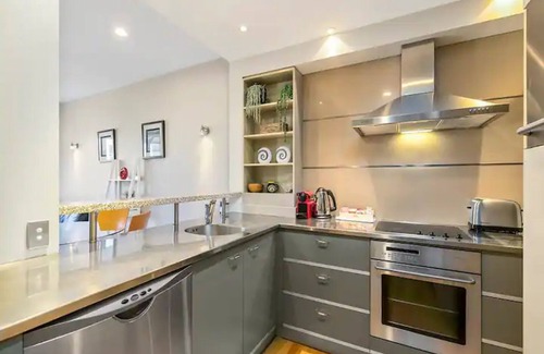 Auckland Central Business District Casa | Enormous One Bedroom Beauty In Cbd! Free Parking