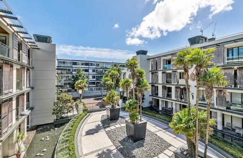 Auckland Central Business District Casa | Enormous One Bedroom Beauty In Cbd! Free Parking