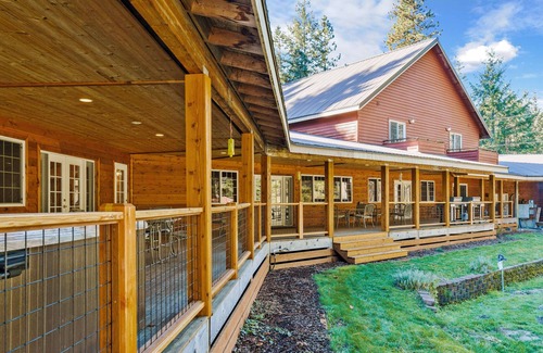 Leavenworth Cabina | Enormous Mountain Lodge - POOL / HOT TUB / Pool Table / Chef Kitchen