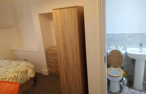 Burnley Casa | Ensuite Double-bed (H1) close to Burnley city centre