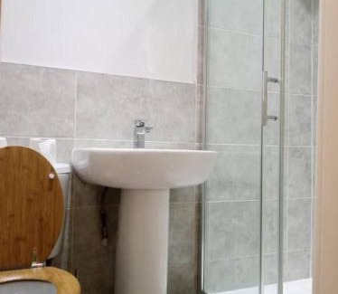Burnley Casa | Ensuite Double-bed (H1) close to Burnley city centre