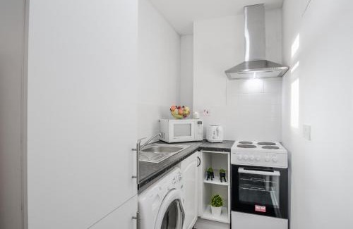 Dudley Casa | Ensuite Double Room with Private Kitchen Dudley