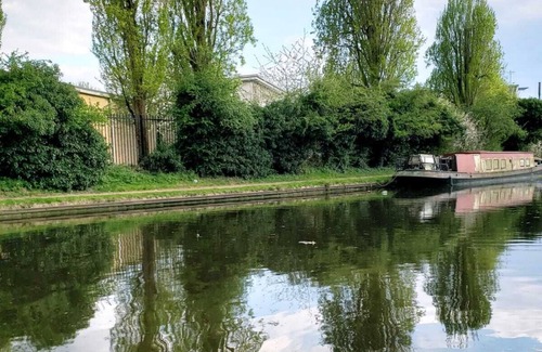 Southall Broadway Casa | Ensuite Room Near Beautiful River