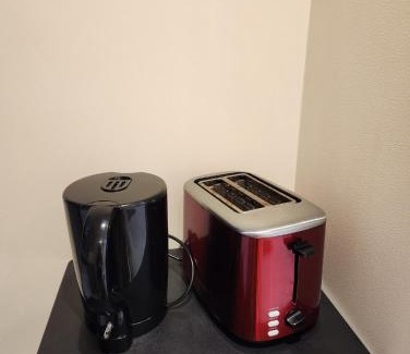 Crawley Apartamento | Ensuite Studio Flat Crawley-Gatwick