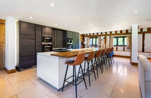 Bray on Thames Casa | Entertain, Celebrate, Relax in Period Luxury Barn - Perfect for family groups