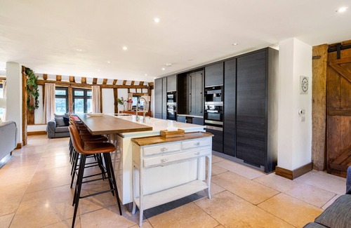 Bray on Thames Casa | Entertain, Celebrate, Relax in Period Luxury Barn - Perfect for family groups