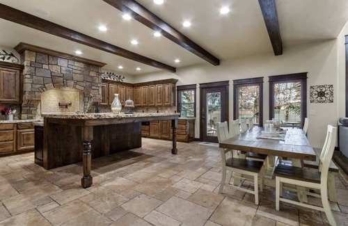 Meridian Casa | Entertainment Castle! Large Group & Company Functi