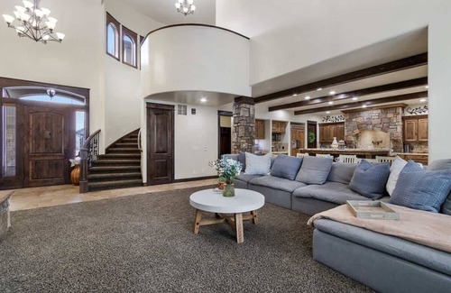 Meridian Casa | Entertainment Castle! Large Group & Company Functi