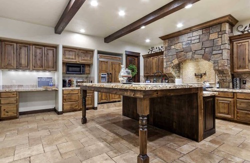 Meridian Casa | Entertainment Castle! Large Group & Company Functi