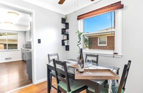 Madison Heights Casa | ★Entertainment & Game Room w/ Bar★ Cheerful and Bright Ranch w/ 2 Full Baths