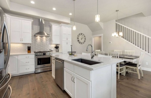 Loveland Casa | Entertainment Oasis>1st-floor Master>Mountain View