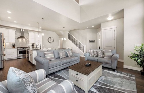 Loveland Casa | Entertainment Oasis>1st-floor Master>Mountain View