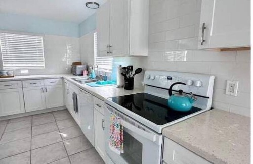 Discovery Bay Casa | Entire Waterfront House