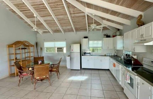 Discovery Bay Casa | Entire Waterfront House