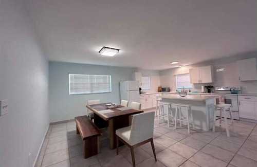 Discovery Bay Casa | Entire Waterfront House