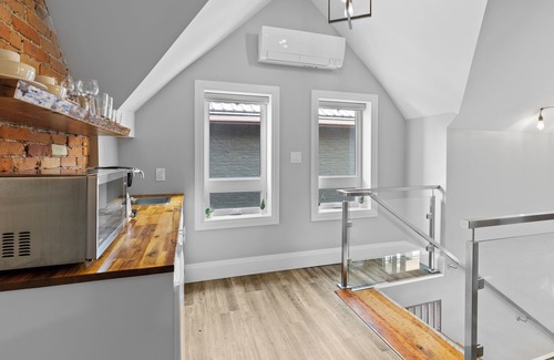 Mount Hope Huron Park Apartamento | ENTIRE 1 BEDROOM APARTMENT ACROSS FROM GOOGLE