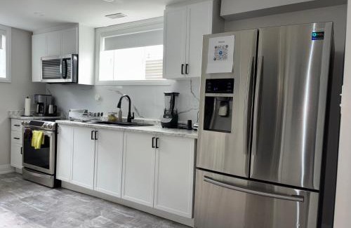 Grand River South Apartamento | Entire 2 Bedroom Apartment in Kitchener
