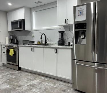 Grand River South Apartamento | Entire 2 Bedroom Apartment in Kitchener