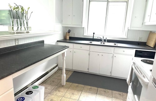 Beach Hill Apartamento | Entire 2 Bedroom Apartment in Upper Beaches