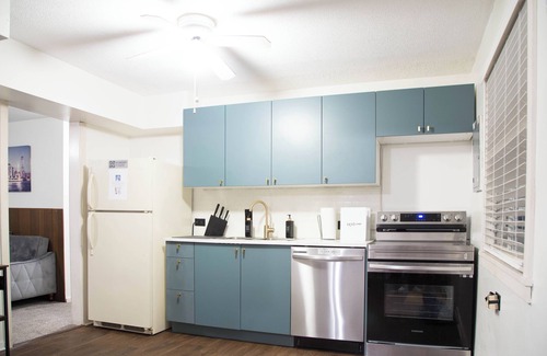 Westland Casa | Family-Friendly Getaway - 2BR Home Near DTW & Downtown Detroit