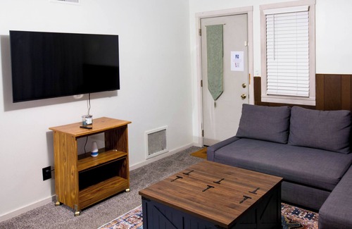 Westland Casa | Family-Friendly Getaway - 2BR Home Near DTW & Downtown Detroit