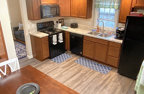 Evansville Casa | Entire 2 bedroom House with Living Room, close to all...Sleeps 6.