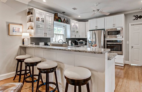 Old Irving Park Casa | Entire 2 bedroom house with open floor plan, porch and patio, close to shopping!