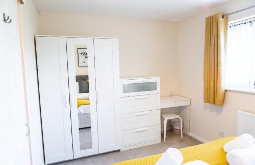 Clearbrook Casa | Entire 2 Bedroom House near Derriford with Parking