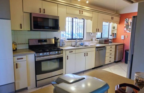Estate Kings Quarter Casa | Entire 2-story house with pool and hot tub- 5 minutes from beach