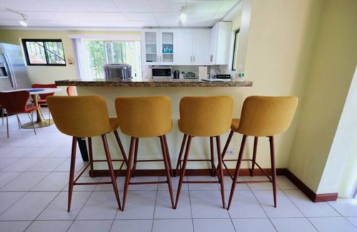 Estate Kings Quarter Casa | Entire 2-story house with pool and hot tub- 5 minutes from beach