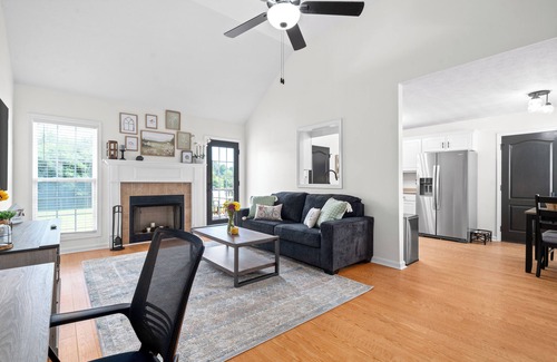 Clarksville Casa | Entire 3 bed 2 bath Home Newly Renovated Large Yard for Pets Near Ft Campbell