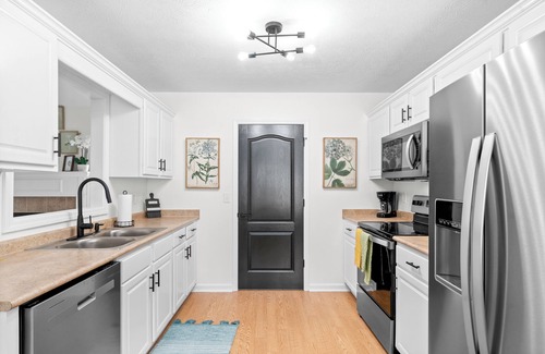 Clarksville Casa | Entire 3 bed 2 bath Home Newly Renovated Large Yard for Pets Near Ft Campbell