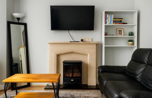 Edmonton Apartamento | Entire 3 Bedroom Home With Garden In London