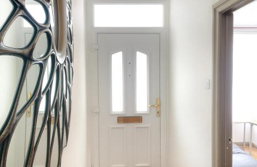Edmonton Apartamento | Entire 3 Bedroom Home With Garden In London