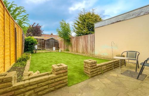Edmonton Apartamento | Entire 3 Bedroom Home With Garden In London
