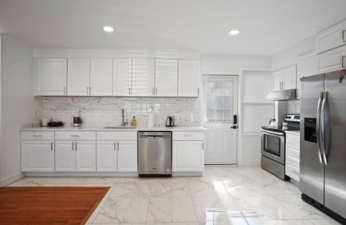 Forest Glen Casa | Entire 3 Bedroom - Silver Spring 5 Min walk to Metro