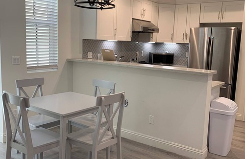 Mid Central Condominio | Entire 3Bds 3Ba Condo with private parking in Prime Pasadena