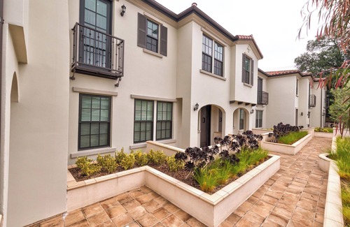 Mid Central Condominio | Entire 3Bds 3Ba Condo with private parking in Prime Pasadena