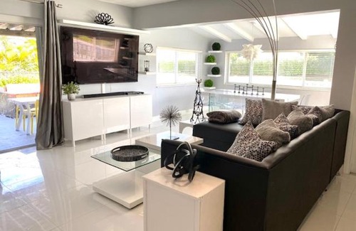Hollywood Lakes Casa | Entire 3br 2ba House Pet Friendly Close to Beach