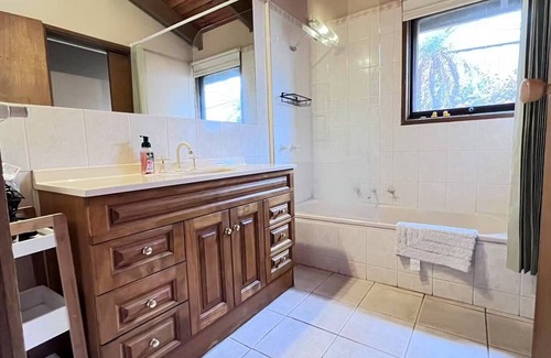 Clifton Springs Casa | Entire 3BR House/Bay Shore Retreat