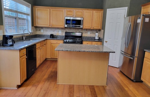 Woodstock Casa | Entire 4-bedroom house in prestigious community of Woodstock