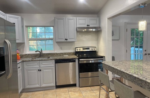 White Oak Casa | Entire 5 bedroom house near DC and Metro
