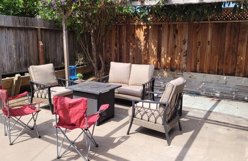 Berryessa Casa | Entire 5B3B Quiet Bungalow with Large Backyard Near High Tech