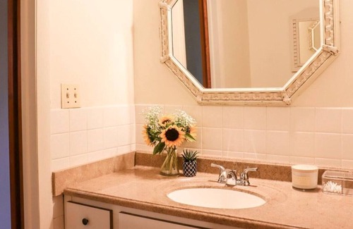 Preston Casa | Entire 6 bedroom house 2 mi to Foxwoods, sleeps 12